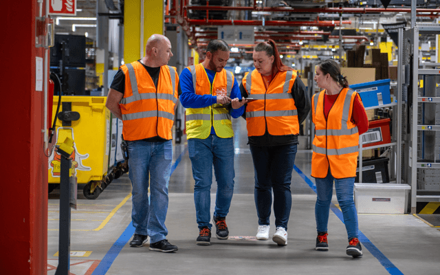 Czas przedświątecznych zakupów na Amazon.pl – sezonowa rekrutacja i nowe świadczenia pracownicze