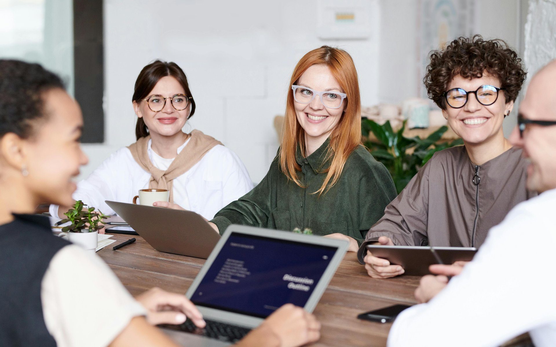 4 na 10 Polaków gotowych na pracę projektową, ale etat pozostaje numerem jeden