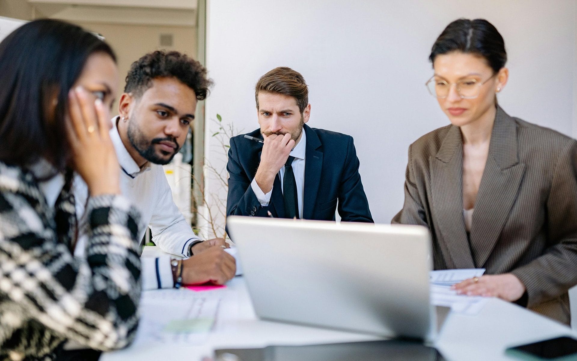 Co trzeci Polak nie ufa szefowi