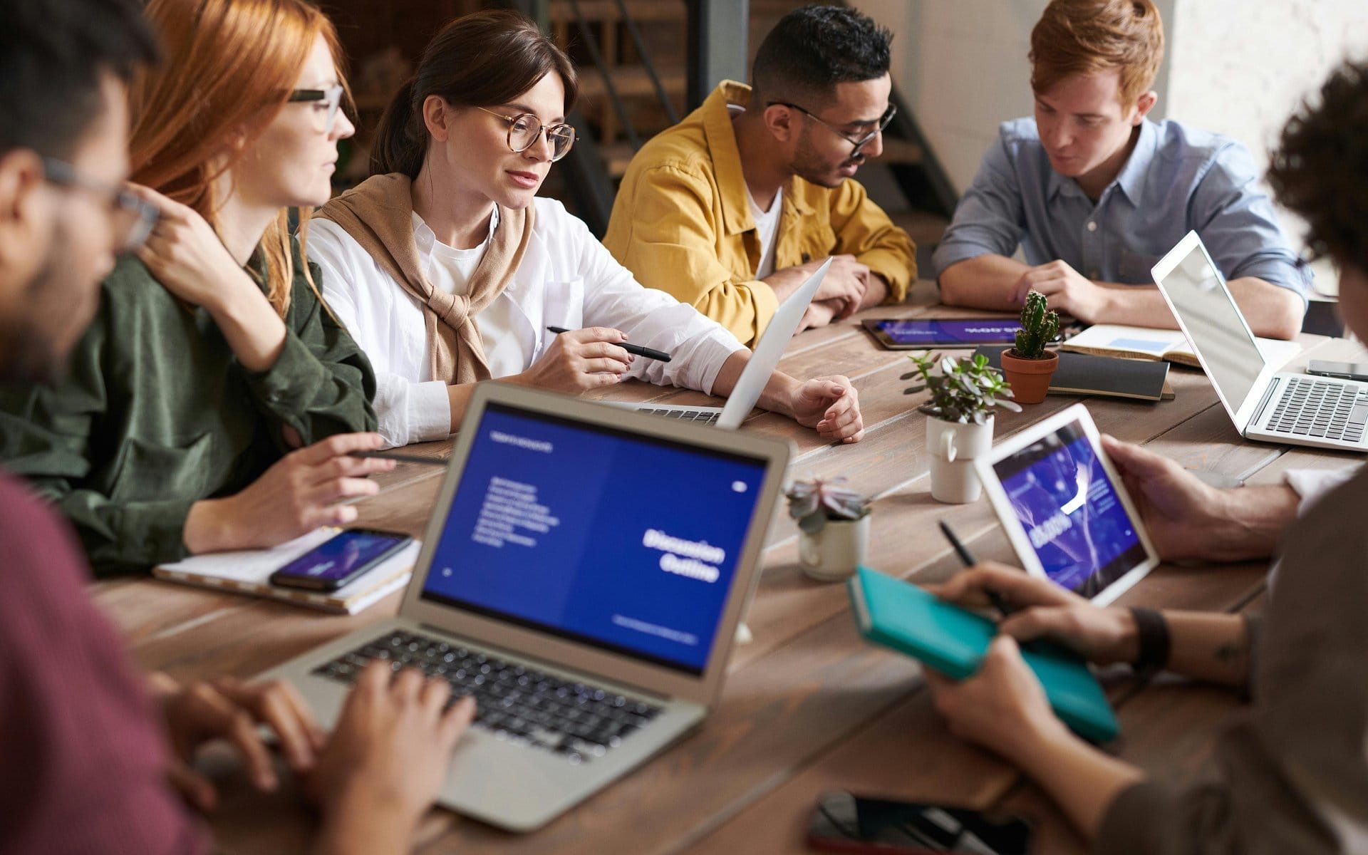 „Raport płacowy 2026. Trendy rynku pracy – Przewaga człowieka”