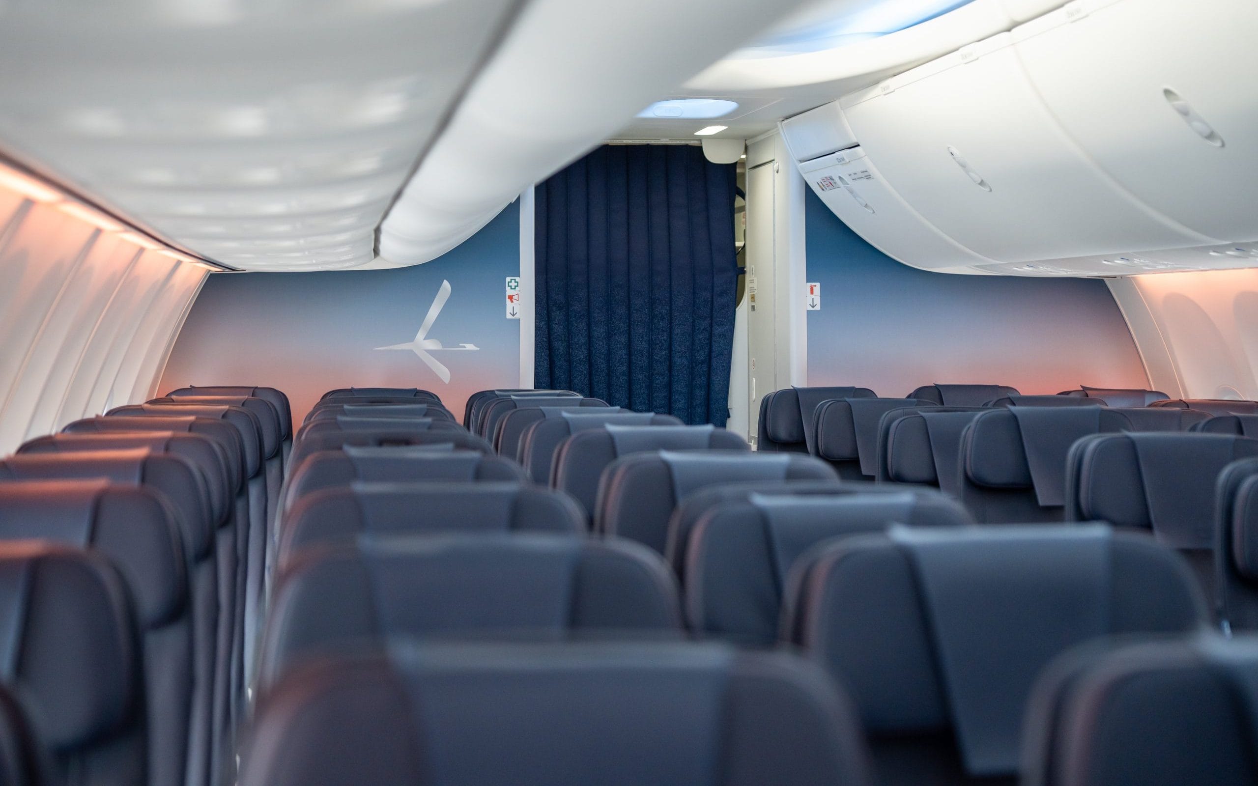 PLL LOT zaprezentowały nową kabinę B737 MAX 8